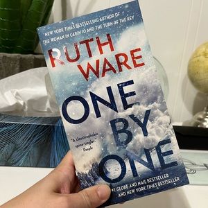 ✨3 for 15/ One By One - Ruth Ware Paperback